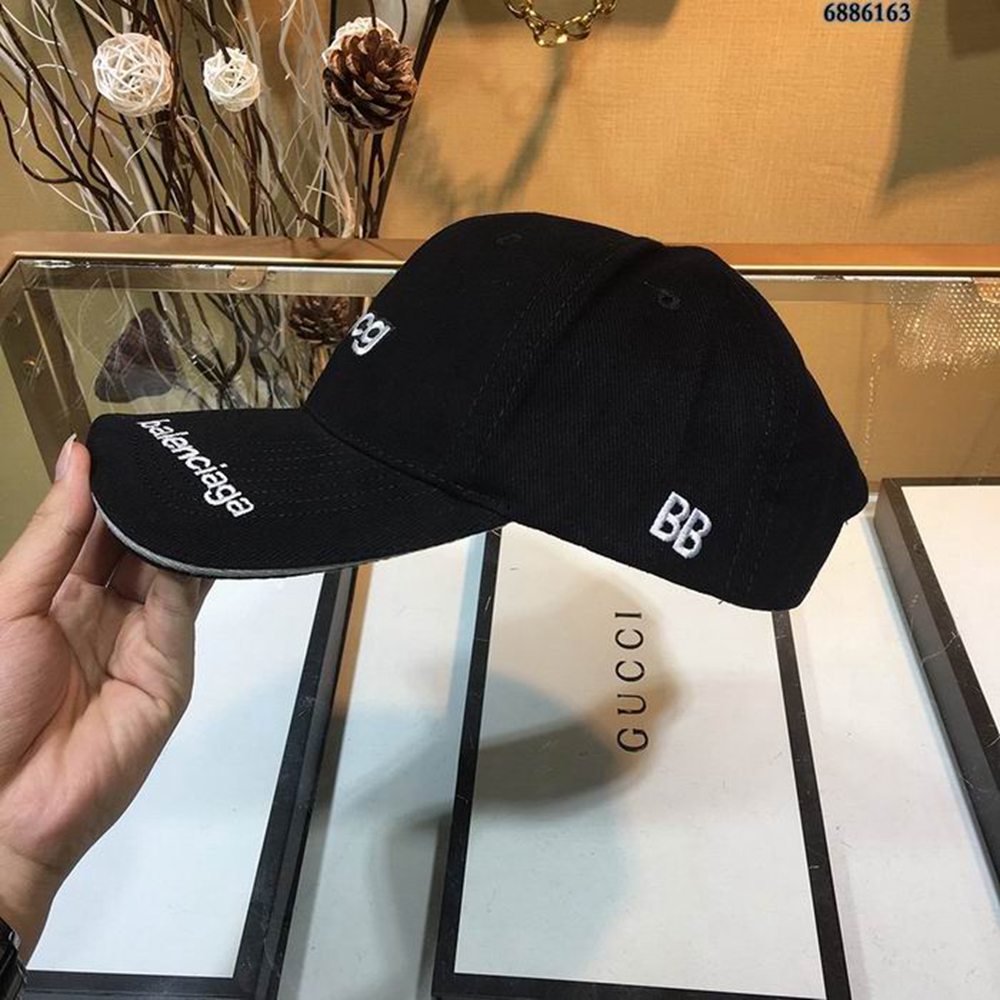 Ba*len*cia*ga hat